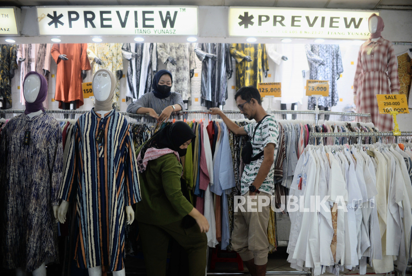 Shopping Time, Pasar Tanah Abang Dipadati Pengunjung Sejak Pagi