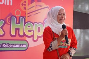 Tangis Diana Dapat Hadiah Mudik Gratis dari Telkomsel ke Surabaya