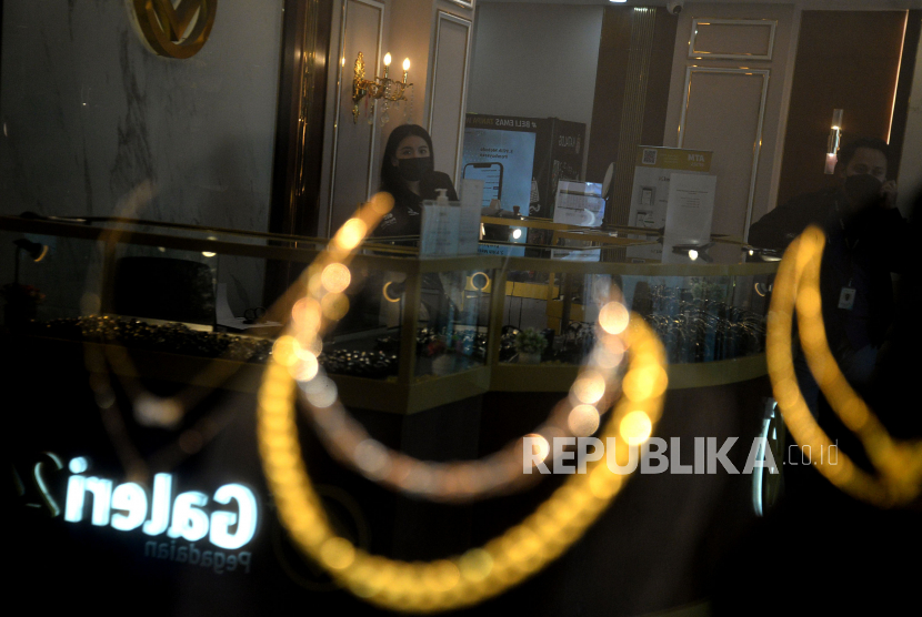 Emas Rebound karena Dolar Melemah Setelah Inflasi AS Makin Melambat