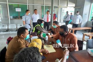 Tes Urin Pengemudi Bus AKAP di Pool PO Budiman
