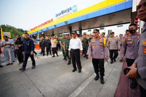 Tinjau Pasar Senen, Kapolri Pastikan Pelayanan Pemudik