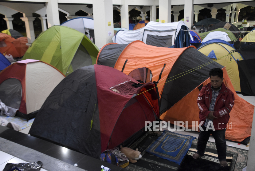 Warna-Warni Tenda Hiasi Itikaf di Masjid Habiburrahman
