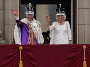 Royal Family Tampil di Balkon Tanpa Pangeran Harry