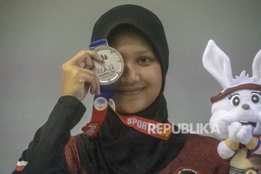 Perenang Putri Indonesia Raqiel Az Zahra Raih Medali Perak