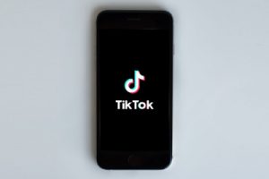 Lagu Viral TikTok 2023 di Indonesia: Daftar 20 Hits Terpopuler