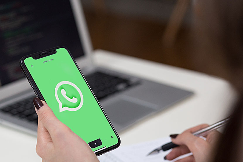 Ilustrasi pengguna WA memasukan alamat proxy Whatsapp di Indonesia.