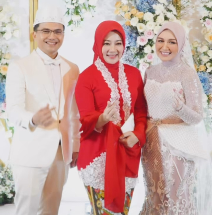 Sahrul Gunawan dan Dine Mutiara berfoto dengan Atalia Praratya/Tangkapan Layar IG Atalia Praratya