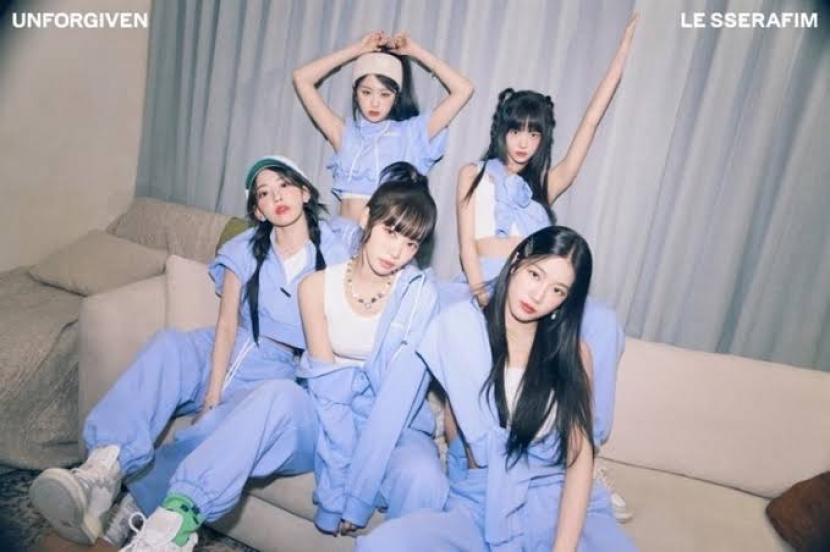 Le Sserafim top 6 billboard 200. Dok foto: Korea Times