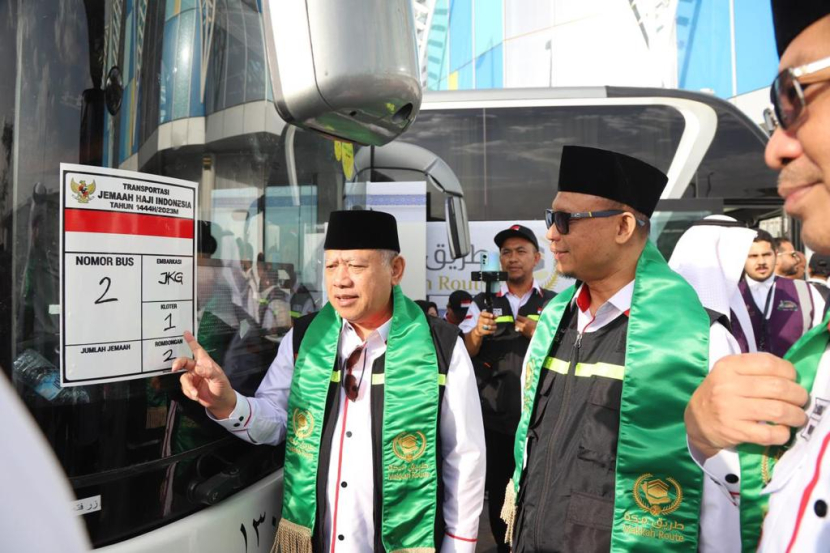 Ketua PPIH Arab Saudi 1444 H Subhan Cholid (kanan) di Madinah, Arab Saudi, Rabu (24/5/2023). Beragam Layanan Lengkap Siap Manjakan Jamaah Haji Indonesia Selama di Madinah. Foto: MCH 2023