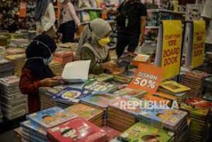 Bung Hatta, Haruki Murakami, Milan Kunderra, Buku, dan Kehancuran Budaya