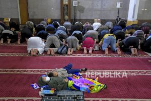 Doa Sholat Tahajud Beserta Niatnya Arab, Latin dan Terjemahan