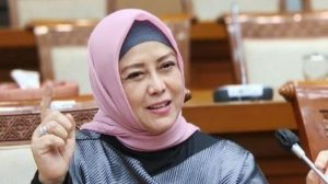 Dukung Ekonomi Sirkular, Tina Wiryawati Gencarkan ‘Sekolah Sampah’