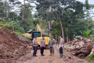 Evakuasi Longsoran di Jalur Tasikmalaya-Pangandaran Masih Dilakukan