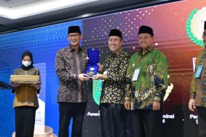 Gubernur Riau Raih Enam Penghargaan Anugerah Adinata Syariah 2023