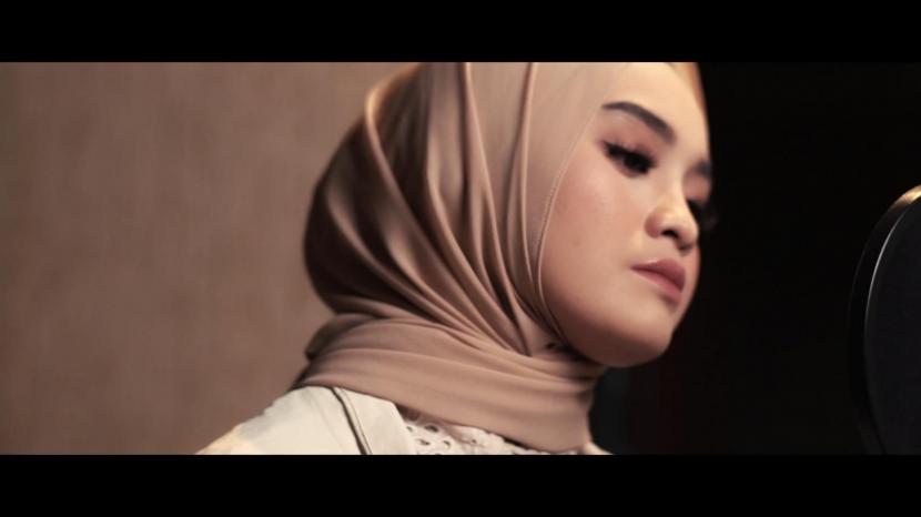 Jadi Juara Indonesian Idol 2023, Salma Salsabil Rilis Single ‘Menghargai Kata Rindu’