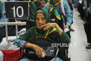 Jamaah Haji Lansia Diminta Tak Pisah dari Rombongan Saat Tawaf