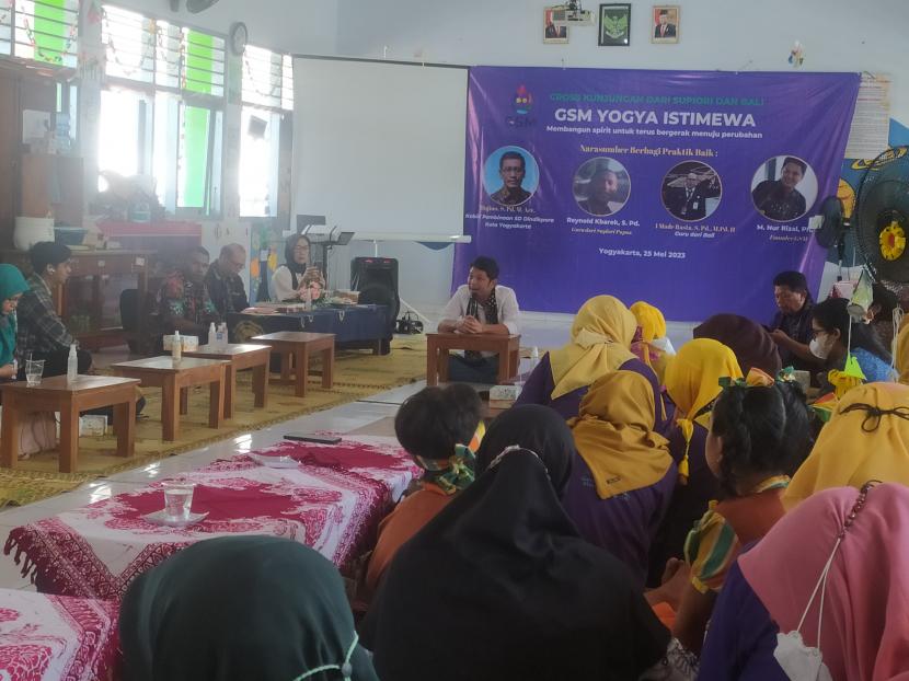 Jawab Ketertinggalan dan Ketimpangan Pendidikan, Guru-Guru Berkeliling Nusantara