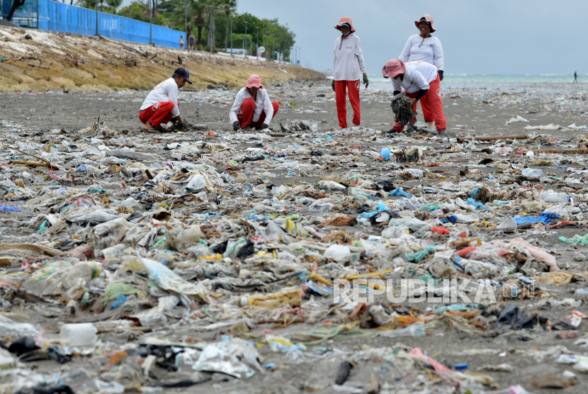 Cara Indonesia Cegah 200 Ribu Ton Sampah Plastik Mencemari Laut