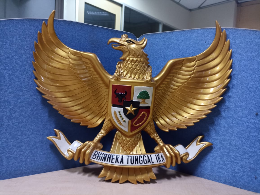  Garuda Pancasila. Jawaban Gus Dur tentang beda Pancasila Muhammadiyah dengan NU, membuat para wartawan geleng-geleng kepala. Foto: Kurusetra.