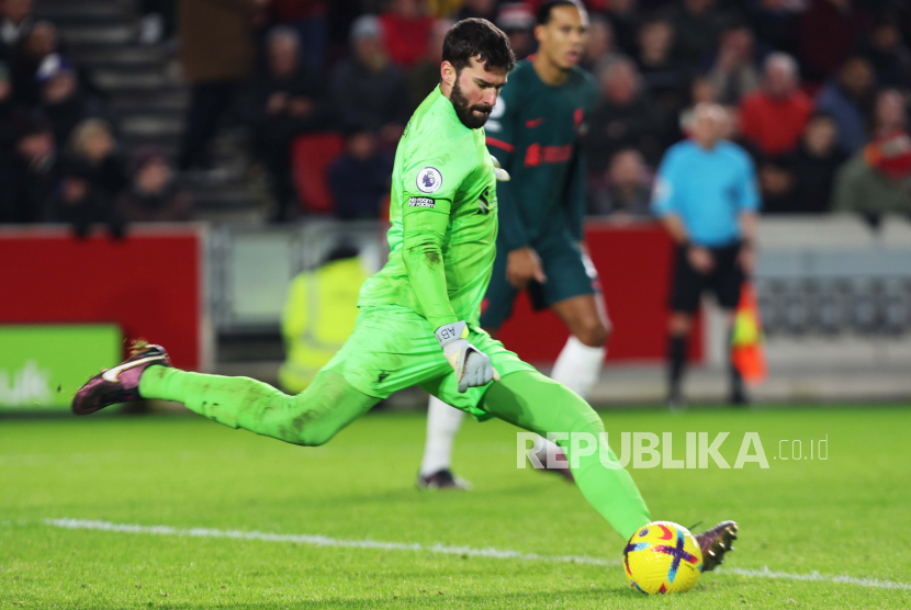 Klopp Sanjung Aksi Alisson Becker dalam Kemenangan Tipis Liverpool Atas Fulham