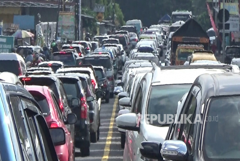 Lalin Simpang Bawen Padat, Pemindahan Exit Tol Diharap Jadi Solusi