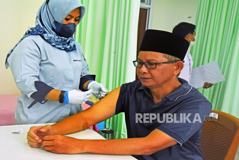 Lansia Sebaiknya Tetap Vaksinasi Meningitis Sebelum Umroh, Ini Alasannya