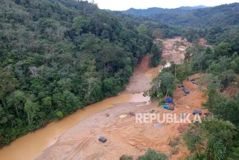 Membangun Literasi Melestarikan Lingkungan Berbasis Kearifan Lokal