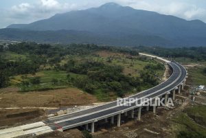 Menko Airlangga Tinjau Pembangunan Tol Cisumdawu Sumedang