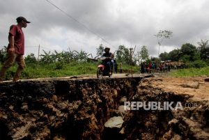 Menyolusikan Daerah Rawan Pergeseran Tanah di Kabupaten Bogor