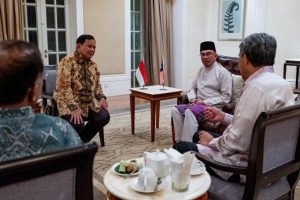 PM Anwar Ibrahim Bertemu Menhan Prabowo Subianto di Langkawi