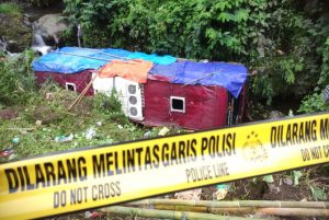 Jenguk Korban Kecelakaan Bus Rombangan Tangsel di Guci, Ini Penjelasan Wali Kota 