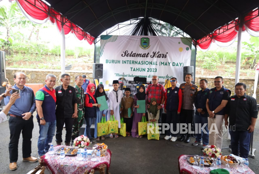 Peringati Mayday, Bupati Kuningan Ikut Doa Bersama Ratusan Buruh