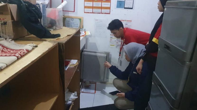 Rampok Minimarket di Bogor Bawa Golok, Karyawan Ditodong dan Disekap