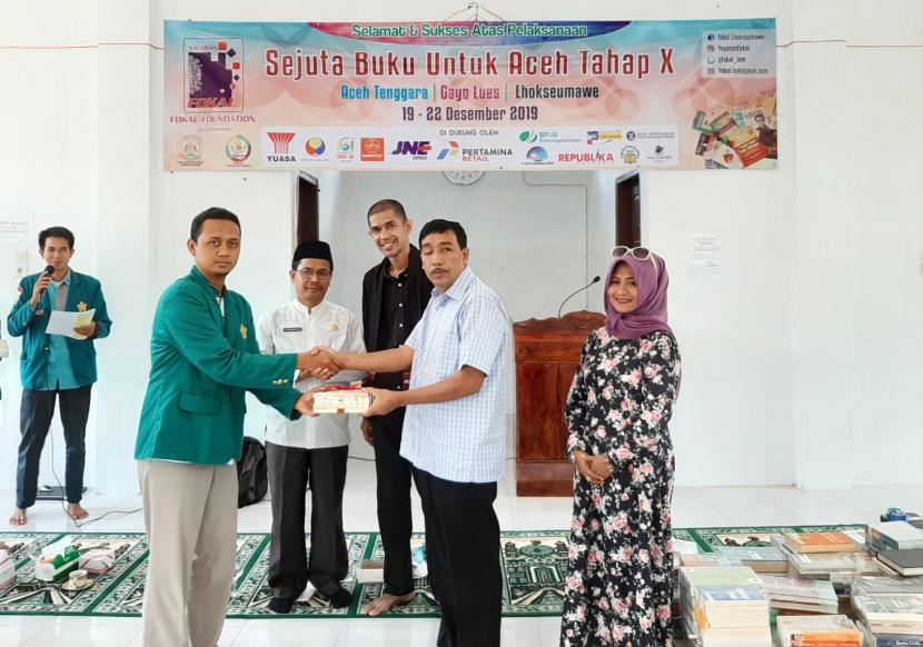Sejuta Buku dari Yayasan Fokal Bantu Sekolah Terdampak Banjir di Tamiang