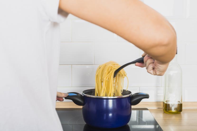 Sering Siapkan Double Carbo Nasi-Mi Instan untuk Bekal Anak, Ini Risikonya Bagi Kesehatan