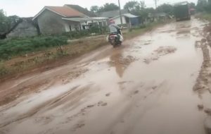 Seusai Viral Jalan-Jalan Rusak di Lampung, Dikebut Diperbaiki Jelang Kunjungan Jokowi