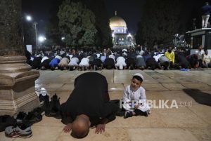 Sholat Tahajud: Bacaan Niat 2 Rakaat dan Doanya