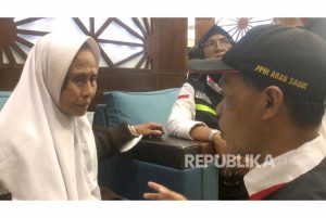 Tim Layanan Lansia Tempel Imbauan Peduli Lansia di Hotel