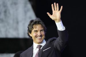 Urung Hadiri Pemahkotaan Raja Charles, Tom Cruise Tonton F1 Grand Prix Miami