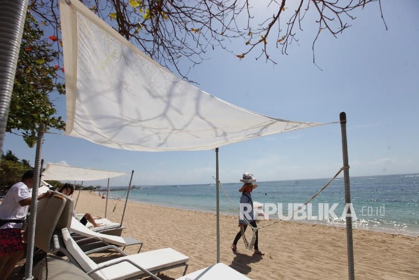 Wisatawan dan Nelayan Diminta Waspada Gelombang 2,5 Meter di Nusa Dua Bali