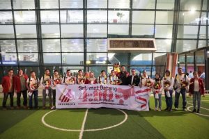 Yenny Wahid Sambut Atlet Indonesia di Bandara Jelang Piala Dunia Panjat Tebing di Jakarta