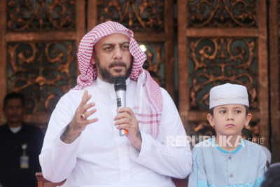 Syekh Ali Jaber: Sedekah Subuh Bebaskan Utang, Lancarkan Rezeki dan Didoakan Malaikat