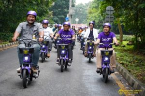 Keliling Kampus UI Menjadi Mudah dan Nyaman dengan Sepeda Listrik