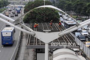 Pembongkaran Halte Transjakarta | Republika Online