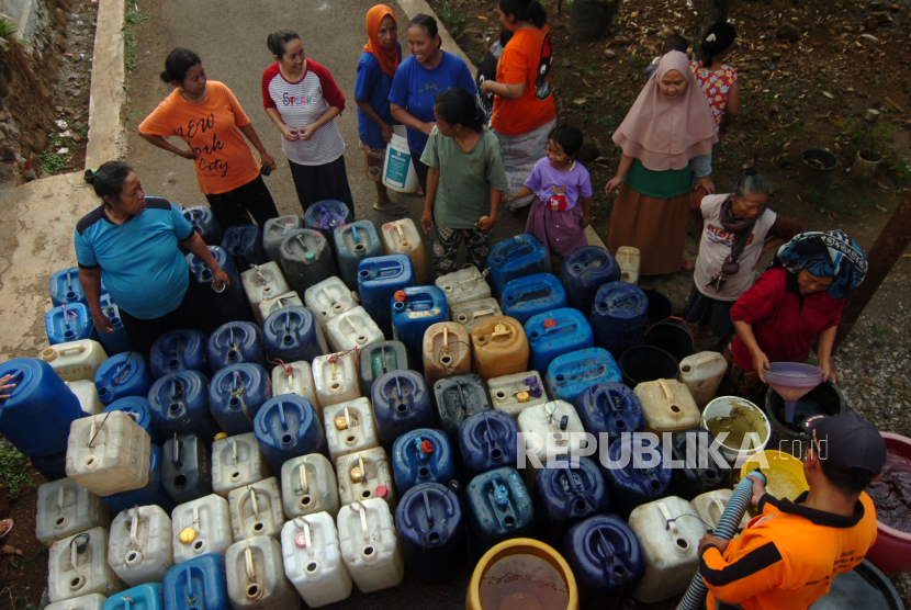 Akibat Kekeringan, Dua Desa Mendapatkan Air Bersih