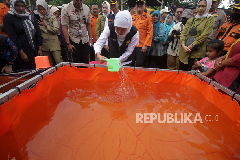 Gubernur Jawa Timur Pantau Distribusi Air Bersih