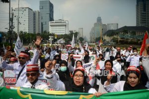 Ratusan Guru Madrasah Gelar Aksi Unjuk Rasa di Kawasan Patung Kuda