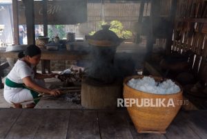 Warung Kuliner Berkonsep Dapur Tradisional Bali