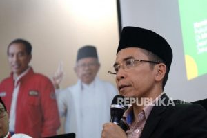 Bersama TGB, Ganjar Keliling Bertemu Sejumlah Tokoh Masyarakat Hingga Ziarah di NTB