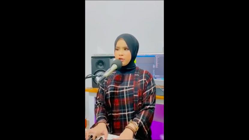 Dengarkan Gadis Tuna Netra Berhijab yang Dikagumi Simon Saat Bersholawat Nabi